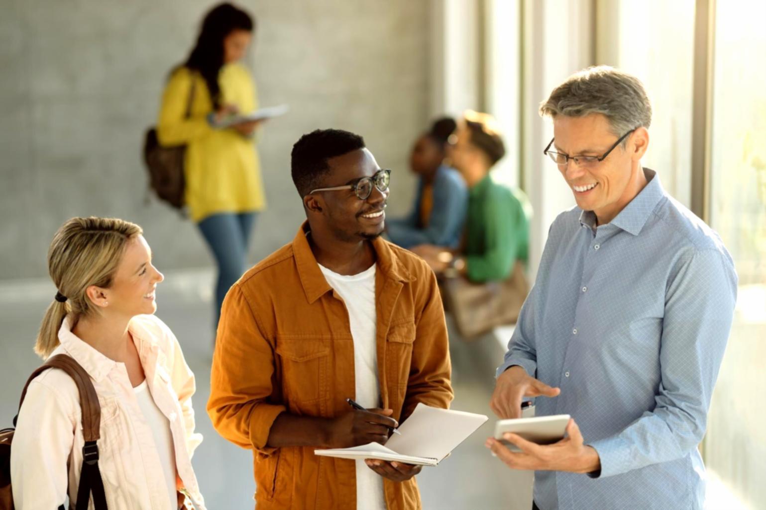 Suasana webinar investasi keluarga dengan diskusi interaktif