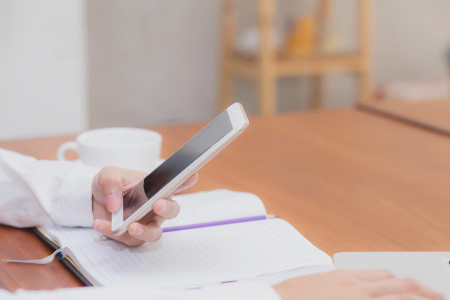 Tim Jeythnd sedang berdiskusi strategi investasi keluarga